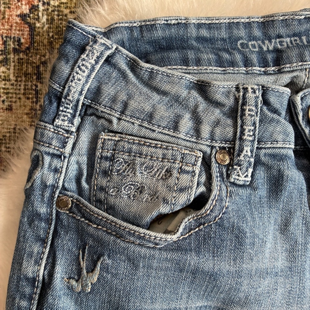 Cowgirl Tuff Co Women Blue Western Bootcut Split Hem Jeans Medium Wash 26x29 - Picture 3 of 12